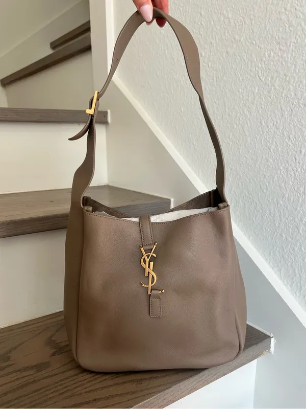Saint Laurent YSL Le 5 à 7 Small Leather Shoulder Bag in Beige - Image 4