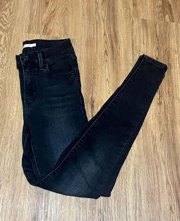 Levi's 720 High-Rise Super Skinny Black Jeans - Image 4