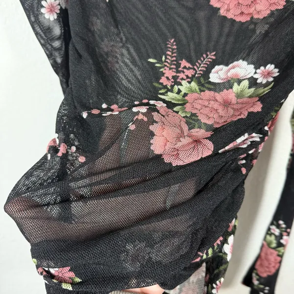 Superdown Revolve Women’s Scarlett Puff Sleeve Floral Mesh Top Black/Pink M - Image 8
