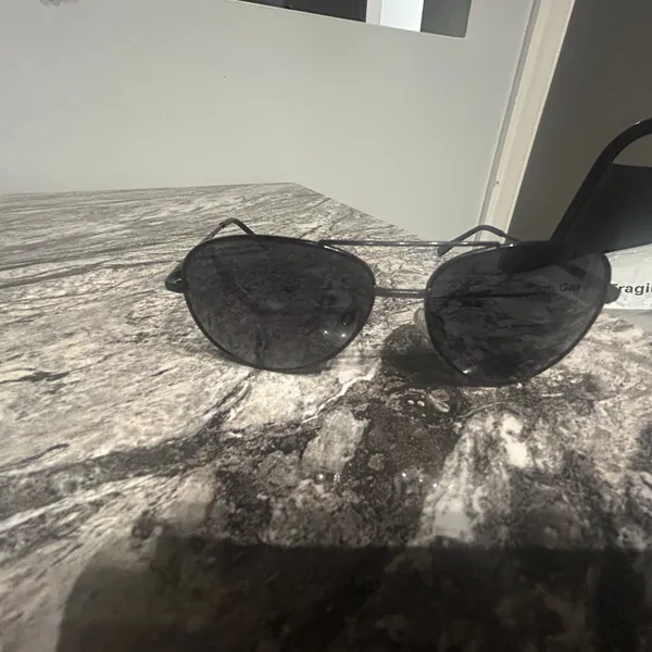 Classic Black Aviator Sunglasses - Image 3