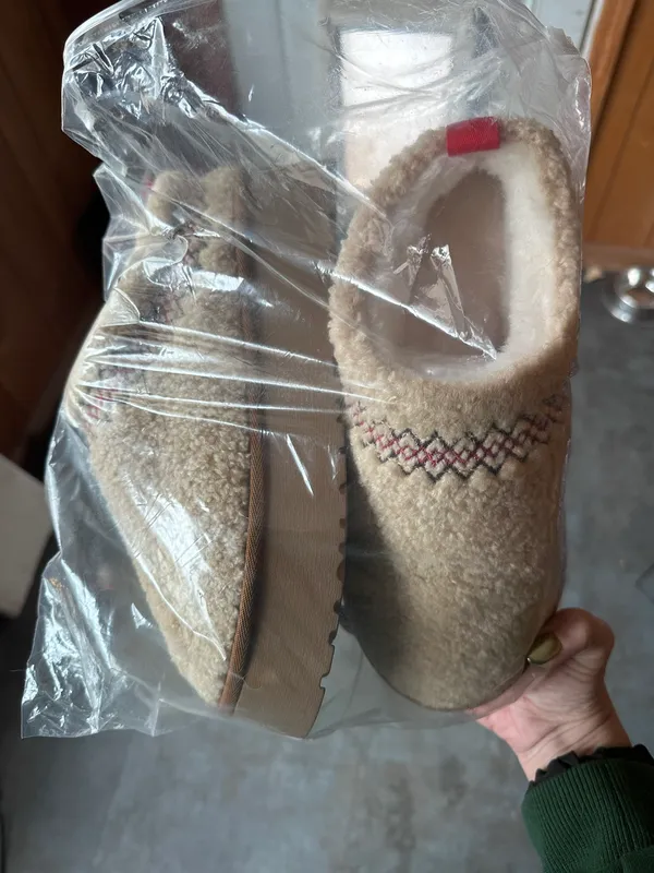 Beige Platform Sherpa Slippers Tan Size 7.5 - Image 3