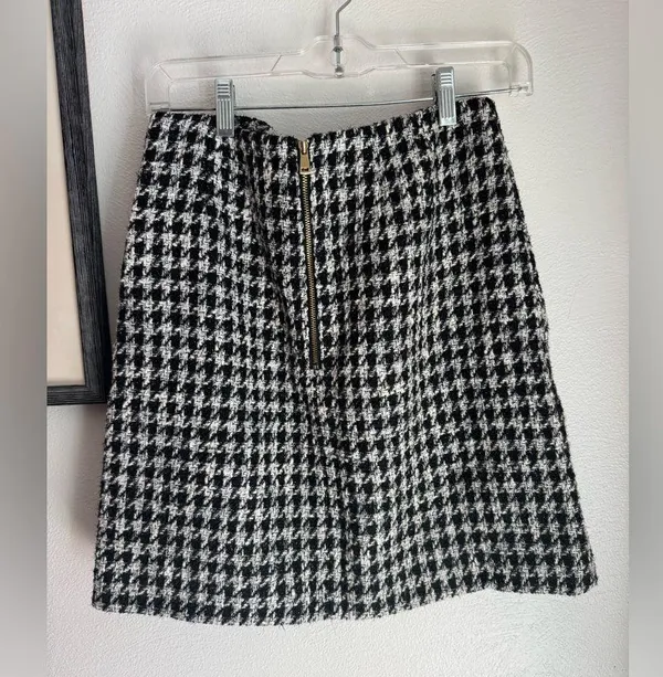 LOFT Black and White Houndstooth Mini Skirt - Image 3