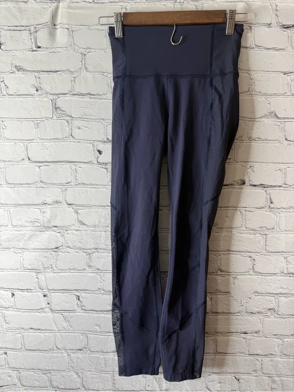 Women’s lululemon  Navy Performance leggings size 4 - Image 3