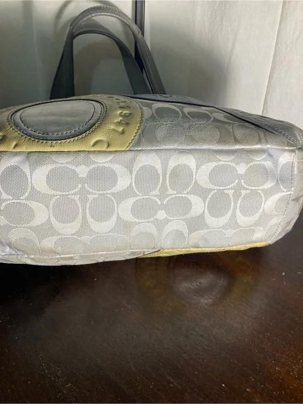 Coach Madison  Signature patchwork Circle Hobo Bag - Image 4
