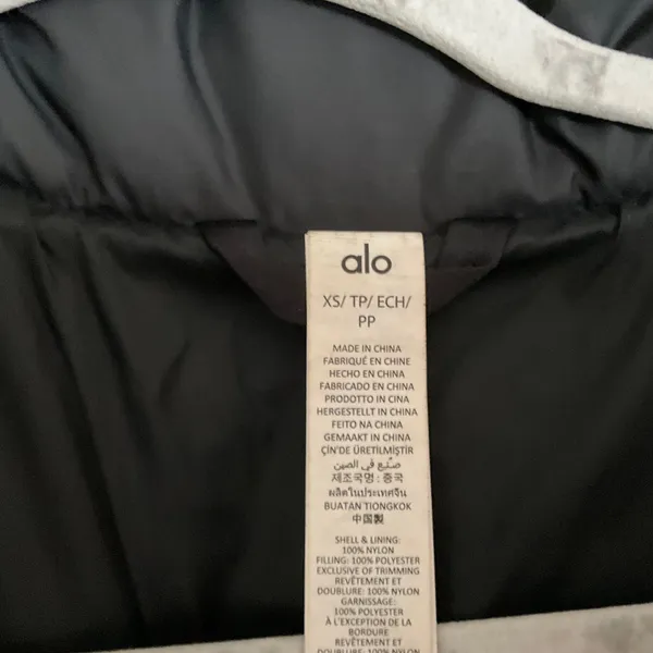 Alo Yoga Gold Rush Puffer Black XS - Image 4