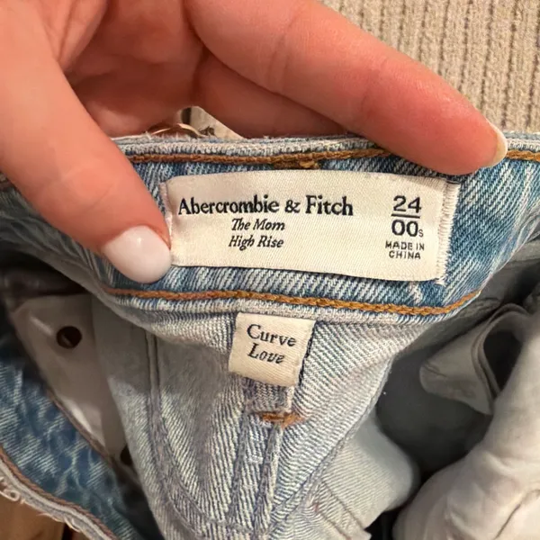 Abercrombie High-Rise Jeans Mom Curve Love - Image 3