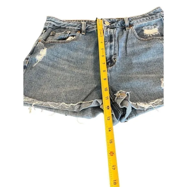 PACSUN distressed High rise mom shorts size 30 - Image 10