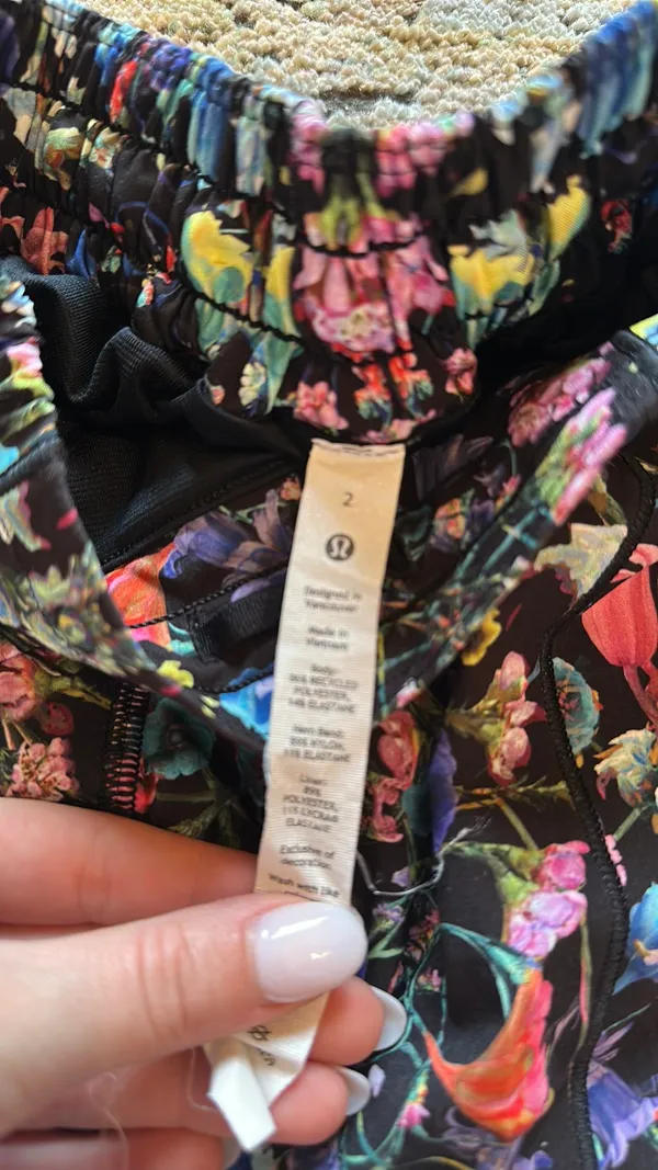 Lululemon Hotty Hot Shorts 2.5" Low-Rise - Image 2
