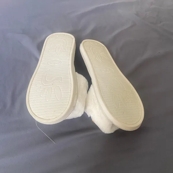 Faux Fur Slide Slippers with Gold Chain Detail - Image 4