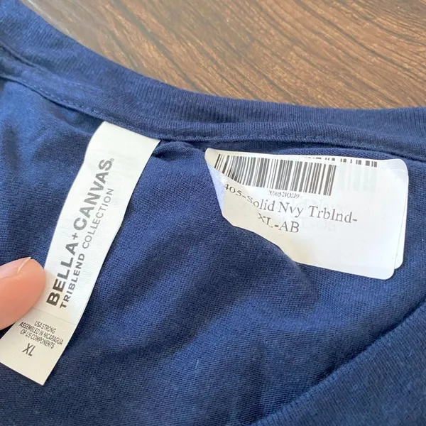 New unworn Dark Blue V-neck T-shirt XL Bella Canvas - Image 2