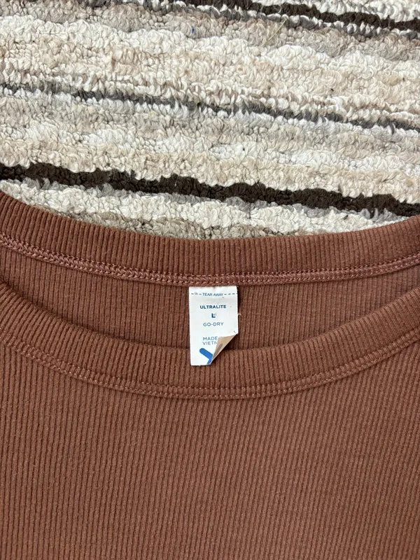 Old navy brown active shirt - Image 3