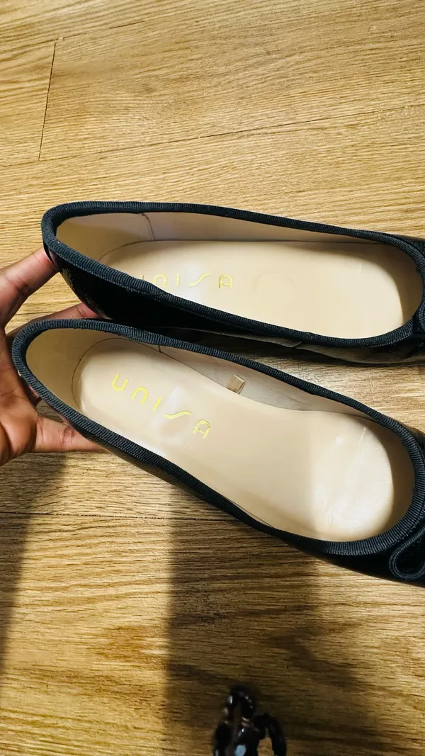 Unisa Black Patent Leather Ballet Flats Size 8M Low Block Heel Bow Detail - Image 8