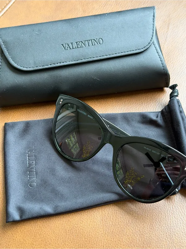 Valentino Women's VA4013 VA/4013 5001/87 Black Fashion Cat Eye Sunglasses 54mm - Image 4