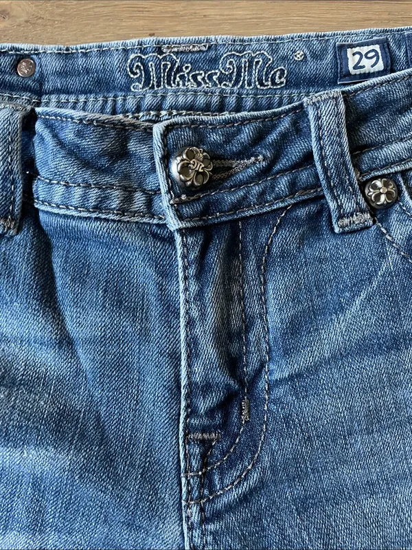Miss Me Bermuda Shorts Sequin and Rhinestone Embellishments Size 29 - Image 9
