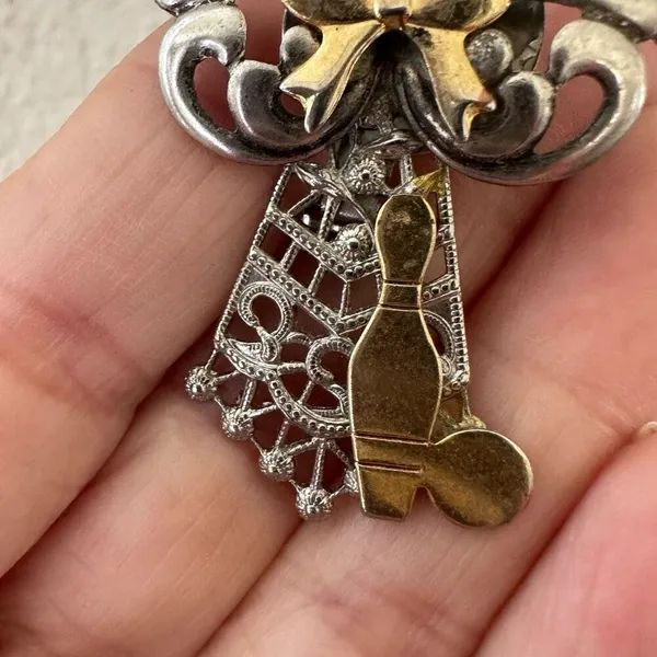 Vintage angel bowling silver and gold tone brooch - Image 3