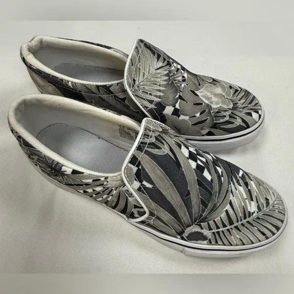 Nike Women's Slip-On Sneakers in Black, White and Gray Tropical Print - Image 6