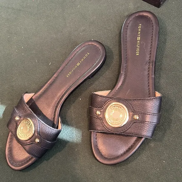 NEW‎ Tommy Hilfiger Black Sandals W Gold Logo Size 6:5 - Image 3