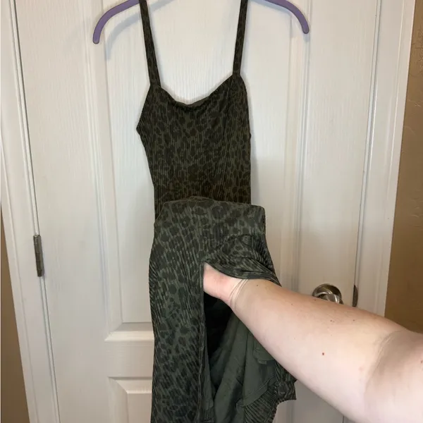 Express Green Animal Print Midi Dress - Image 4