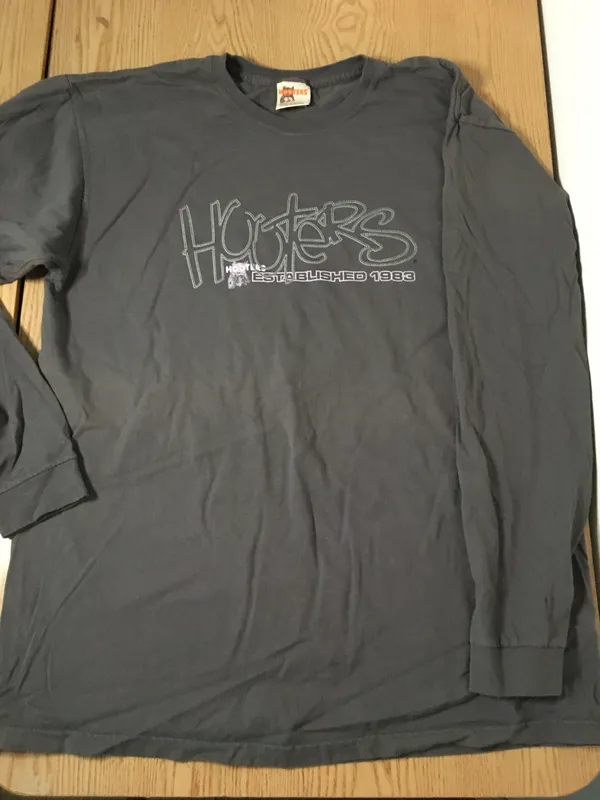 Hooters New Unisex Vintage Long Sleeve T-shirt Embroidery Gray Size XLarge - Image 2
