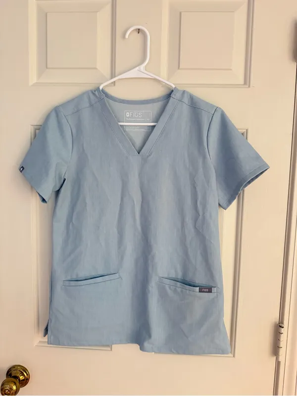 FIGS Women's Light Blue Scrub set - Image 2