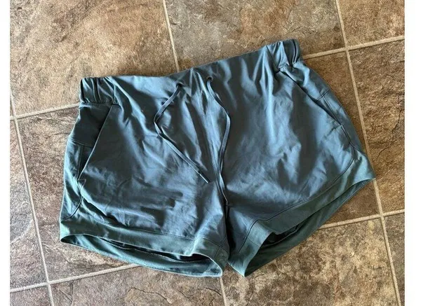 Lululemon Sunsetting Shorts 3" Juniper Size 10 - Image 4