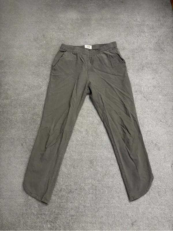Marine Layer Allison Cropped Pants Dolphin Hem Green Women’s - Image 3
