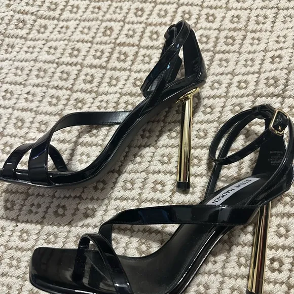 Steve Madden Black and Gold Strappy Heels - Image 6