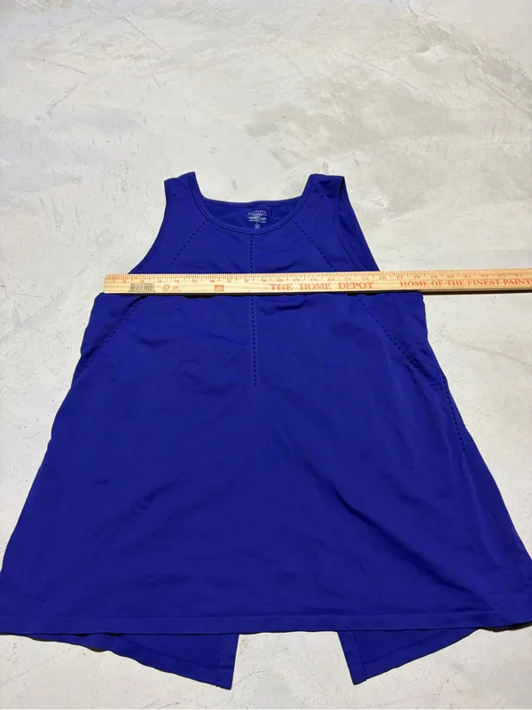 Athleta Women’s Sleeveless workout Tank Top large - Image 3