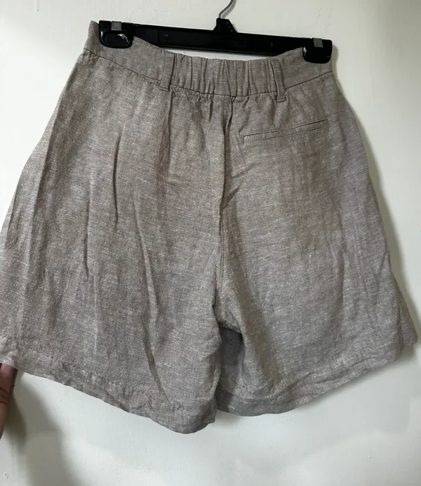 Old Navy Beige Linen Shorts - Image 3