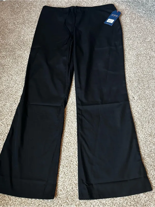 NEW Cherokee Professionals Scrubs Set, Modern Classic Black Size M (run big!!) - Image 7