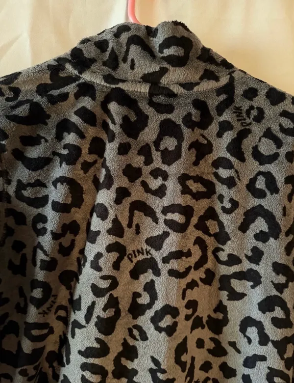PINK Victoria's Secret Gray Leopard Print Fleece Jacket - Image 4
