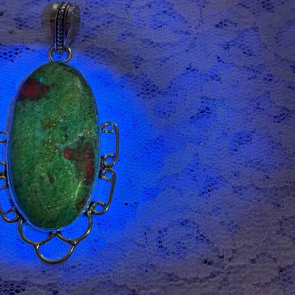 Oval Green Chrysocolla Gemstone Silver Plate Pendant - Image 4