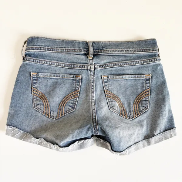 Hollister Womens Low Rise Medium Wash Y2K Coastal Midi Denim Jean Shorts‎ Size 0 - Image 6