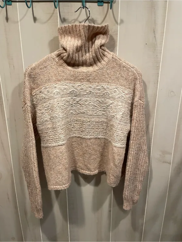 Cute soft fuzzy pebbled pink turtleneck crop sweater snow bunny American Eagle - Image 3