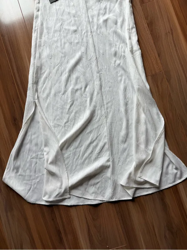 NWT Vince Camuto White Textured Maxi Dress - size XS - Image 4