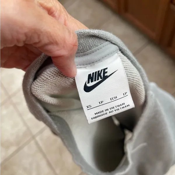 Nike Womens Sweatshirt Sz XS Gray Black Pullover Crew Neck Workout‎ Activewear - Image 8