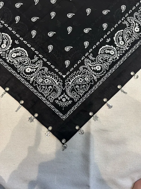 New black bandanna with silver charms - Image 2