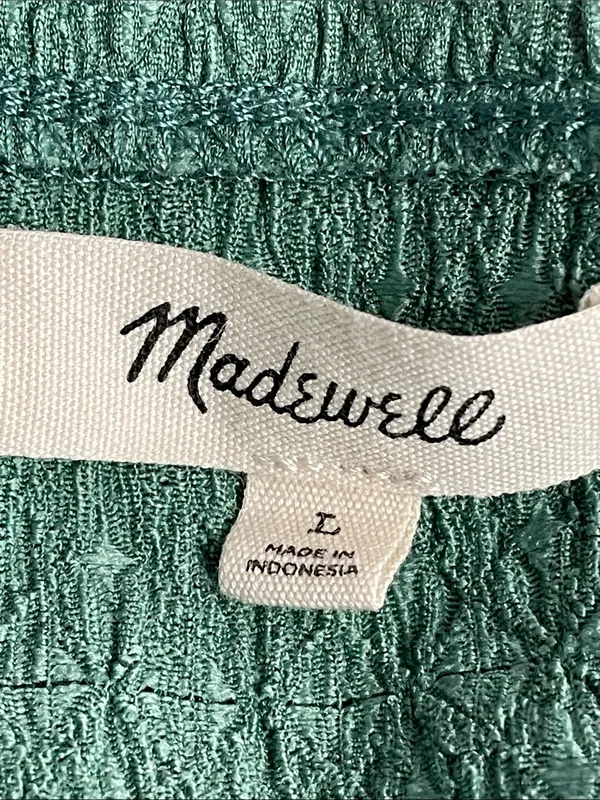 Madewell Crinkle V-Neck Button-Front Cardigan in Trellis Green - Image 4