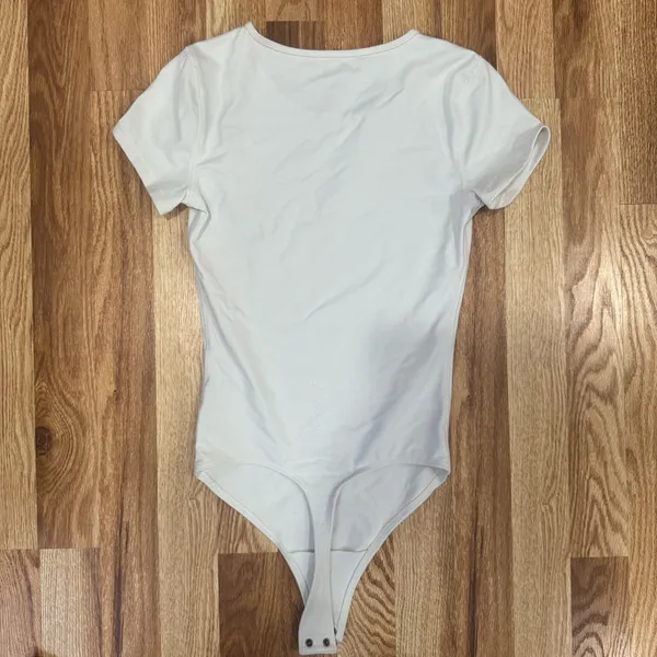 Abercrombie & Fitch White Tshirt Bodysuit Size XS - Image 2