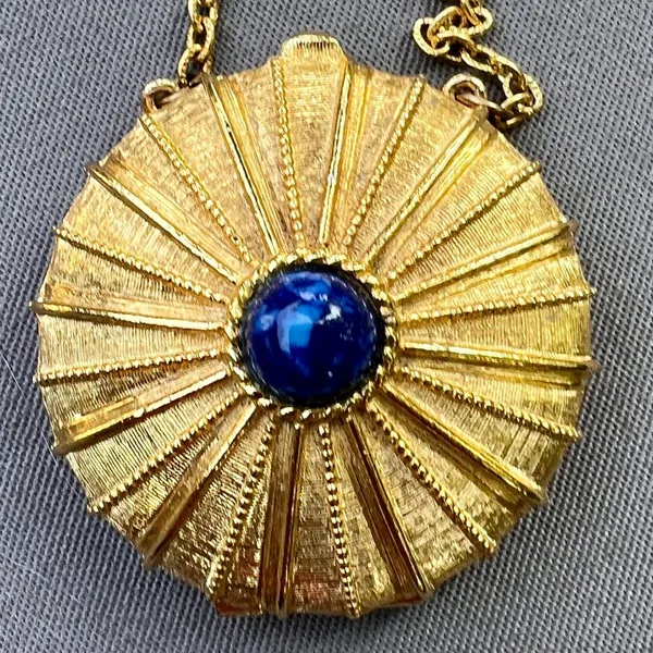 Estee Lauder Gold Tone Solid Perfume Compact Pendant Locket Necklace 70's - Image 3