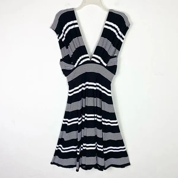 WHBM Genius Convertible Black & White Striped Sleeveless Midi Dress Size 4 - Image 4