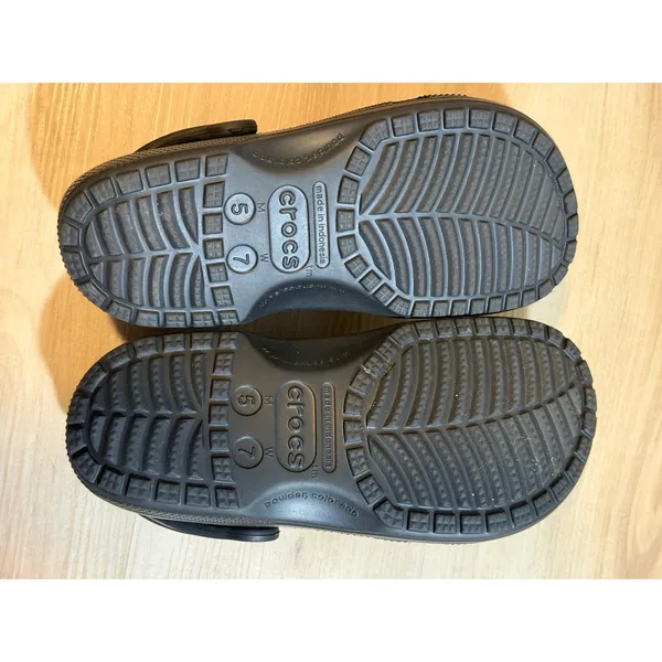 Crocs Classic Clogs Black M 5 W 7 Unisex Slip On Water Shoes Comfort - Image 9