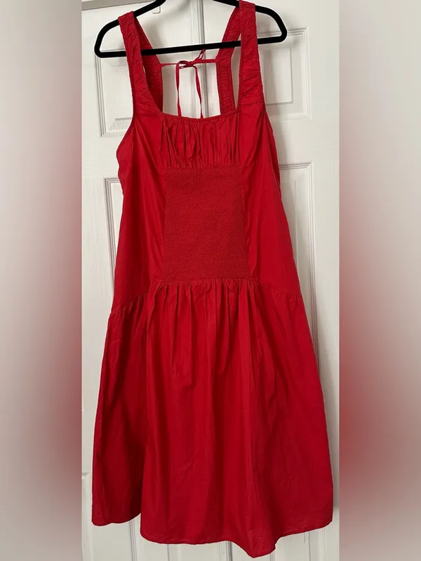 Celandine sleeveless smocked open back midi dress red size medium - Image 3