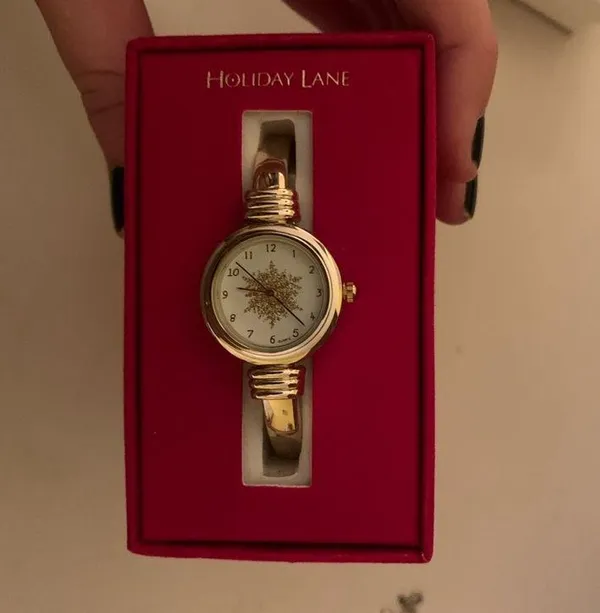 Macy's Gold holiday watch - Image 4