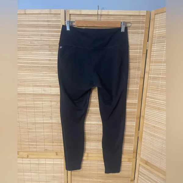 Fabletics black leggings athletic pants woman’s medium no size tag - Image 3