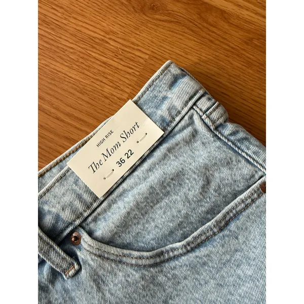 Abercrombie & Fitch The Mom Short High Rise Light Wash Cuffed Denim Size 22 - Image 5