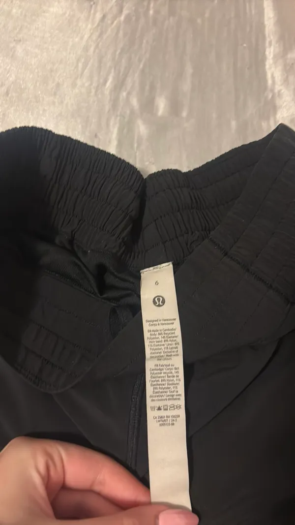 Lululemon Black Size 6 4inch Hotty Hots - Image 3