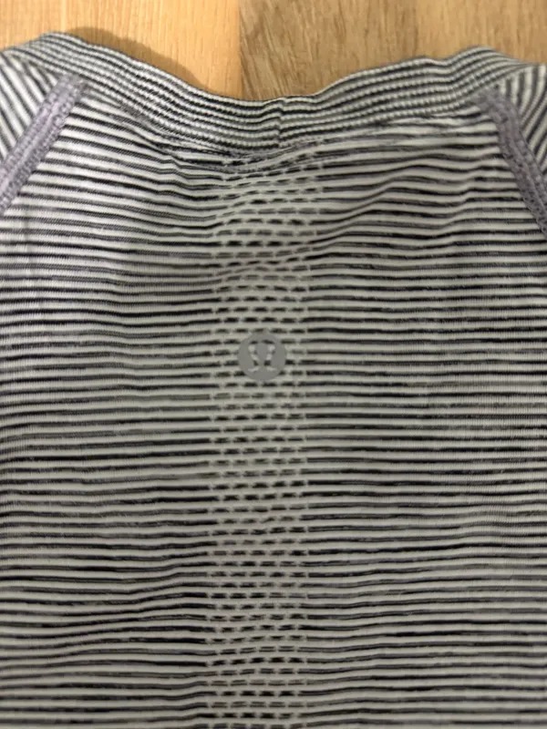 Lululemon Swiftly Short Sleeve Shirt Size 6 - Image 3