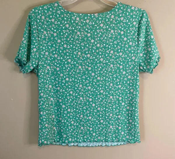 Kohl's SO size large green floral top - Image 2
