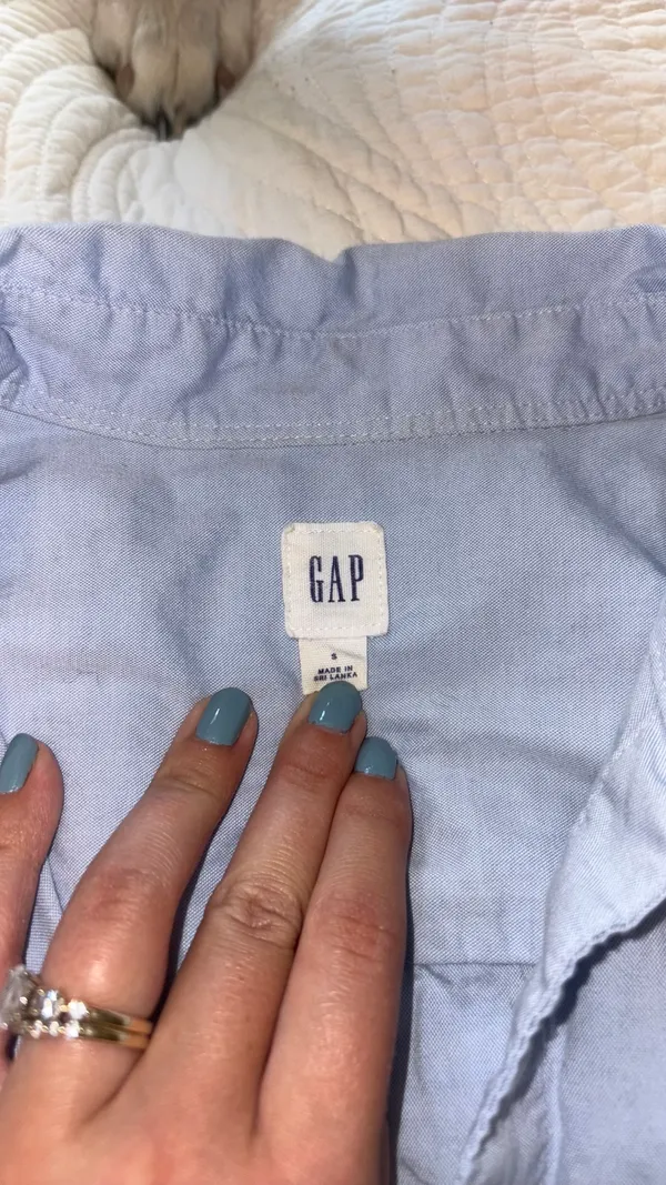 Gap Fitted Button Down Shirt - Image 3